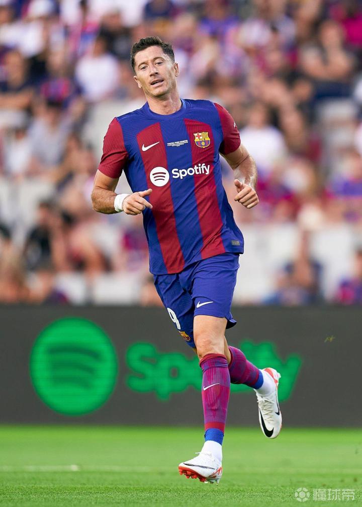 包含莱万多夫斯基迎来十赛季高光表现，巴塞罗那球迷沸腾！的词条-ayx爱游戏官网