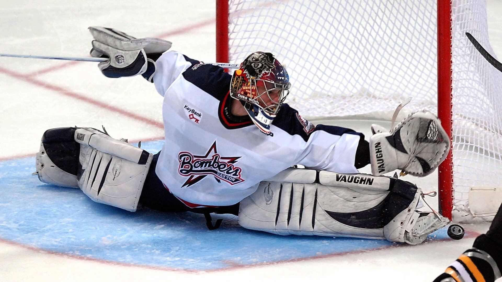 Uzi回归赛场，突破纪录首场状态亮眼，雄鹿观众沸腾！-ayx爱游戏app